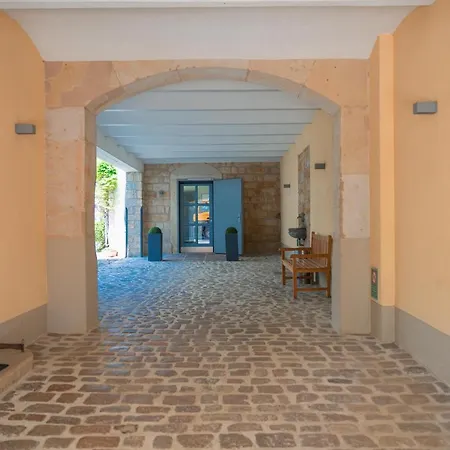 Hotel Hofgarten 1824 Garni 3*